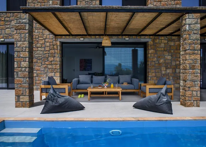 The Mavrolitharo * Akti Salonikiou