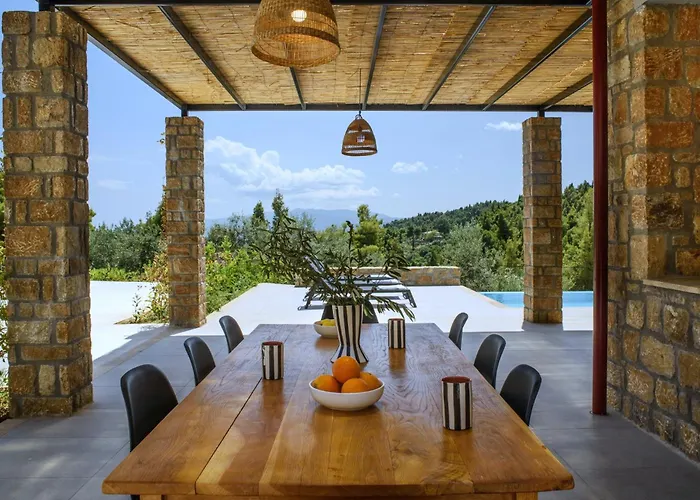 The Mavrolitharo * Akti Salonikiou